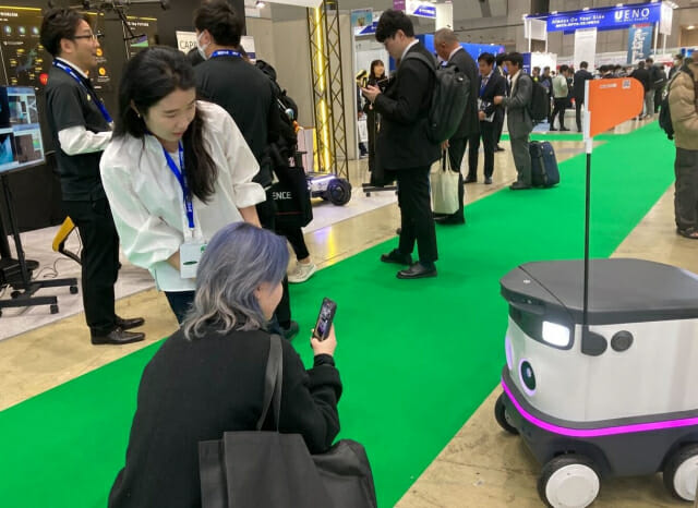 뉴빌리티가 일본 최대 로봇 전문 전시회 'iREX 2023'에서 자율주행로봇 뉴비를 선보였다. (사진=뉴빌리티)