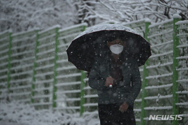 서울 아침 -12도 '시베리아'충청·호남엔 폭설 내린다