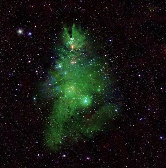 '크리스마스 트리 성단'으로 불리는 NGC2264의 모습 (사진=NASA)