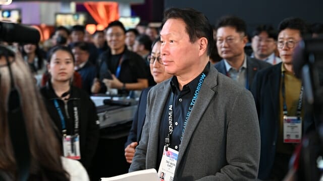 [포토] SK 최태원 회장 CES 2025 부스 방문