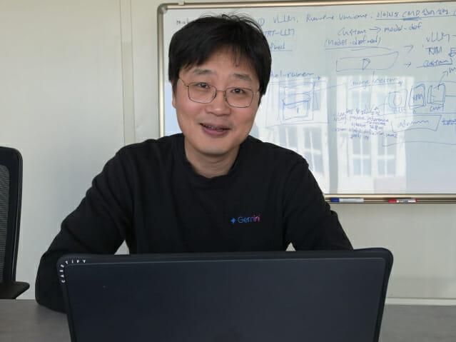 신정규 래블업 대표가 지디넷코리아와 인터뷰를 하고 있다. (사진=방은주 기자)