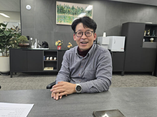 배환국 대표가 회사 현황과 계획을 설명하고 있다.