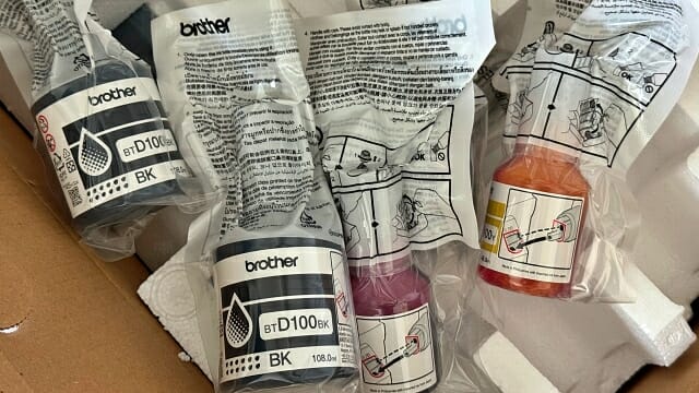 C/M/Y 잉크 각 1개, K(검정) 잉크 2개를 기본 제공한다. (사진=지디넷코리아)