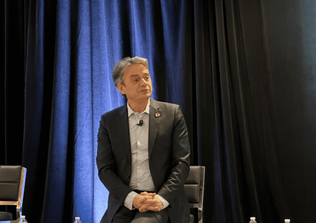 달로즈 CEO는 3D 유니버스 핵심축인 AI와 버추얼 트윈이 생명 진화 과정과 유사한 방식으로 성장할 것으로 봤다.