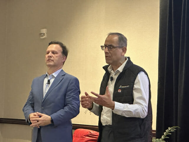 수칫 제인 다쏘시스템 시스템 전략·비즈니스 개발 부사장(오른쪽).