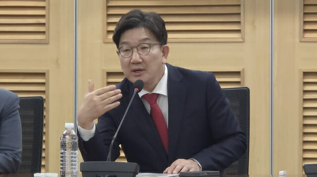 권성동 국민의힘 원내대표가 토론회에 참석해 발언하고 있다.