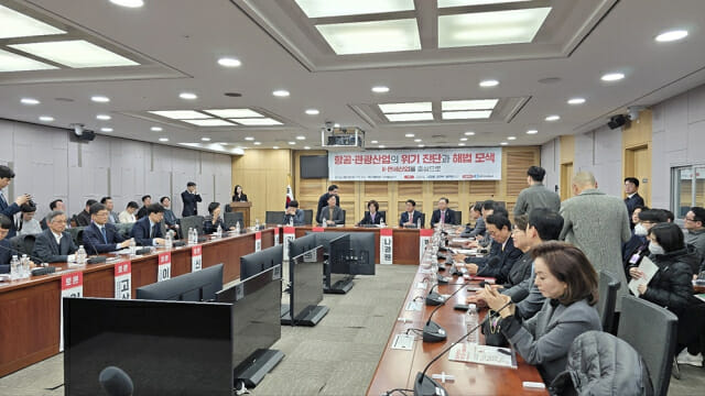 11일 서울 여의도 국회의원회관에서 ‘항공·관광산업의 위기 잔단과 해법 모색: K-면세산업을 중심으로’ 토론회가 열렸다.