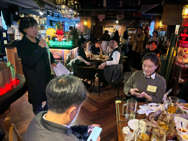 최복규 에스마피아 회장이 3월 13일 저녁 서울 관악구 한 식당에서 열린 신년회에서 인사하고 있다.(사진=유혜진 기자)