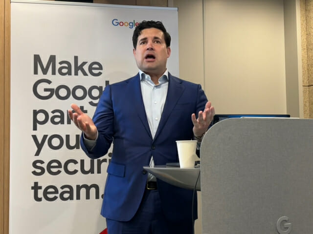 루크 맥나마라 구글클라우드 수석연구원이 19일 서울 강남구 구글클라우드 한국지사 사무실에서 열린 기자간담회에서 말하고 있다.(사진=유혜진 기자)