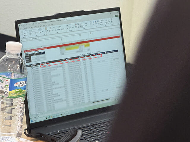 더본코리아 주주명부. 백종원 대표 참석 여부에 V 표시돼 있다.(사진=지디넷코리아)