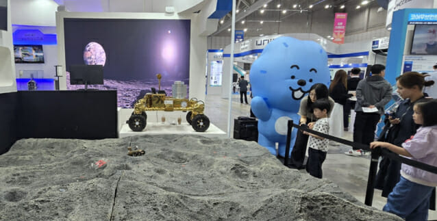 한국원자력연구원이 전시한 월면 자원개발 모형도.