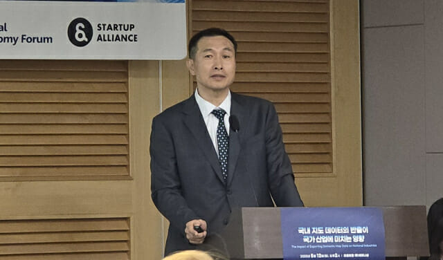 모정훈 연세대학교 교수가 12일 서울 여의도 국회의원회관에서 열린 ‘국내 지도 데이터의 해외 이전, 국내 산업에 미치는 영향’ 세미나에서 발표하고 있다.