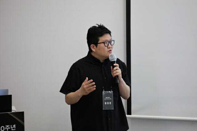 캐논코리아 황종환 매니저가 15일 캐논코리아 창립 40주년 기념 미디어 초청 행사에서 발표하고 있다. (사진=캐논코리아)