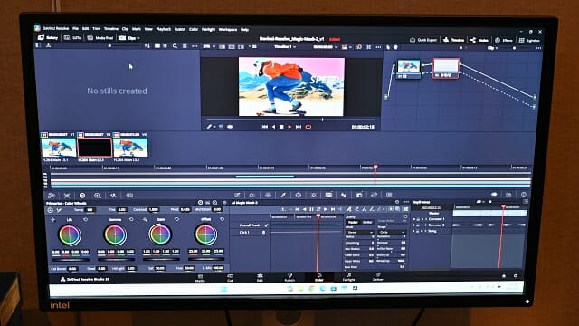팬서레이크에서 구동되는 다빈치 리졸브를 활용한 4K 영상 편집 시연. (사진=지디넷코리아)