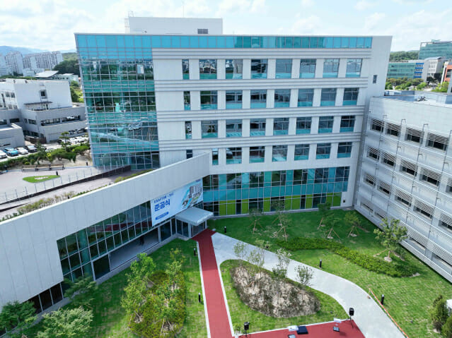 KAIST 크래프톤 빌딩 전경.