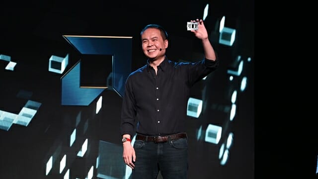 라이젠 스레드리퍼 9000 프로세서를 공개하는 잭 후인 AMD 부사장. (사진=지디넷코리아)