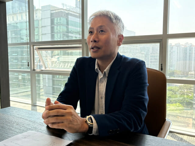 이광후 모니터랩 대표가 지디넷코리아와 인터뷰를 하고 있다. 이 대표는 "회사 설립때부터 글로벌 기업을 꿈꿨다"고 말했다. (사진=유혜진 기자)