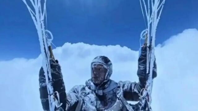 [영상] "8천600m까지 솟구쳐"…죽을 뻔한 中 패러글라이더, 왜?