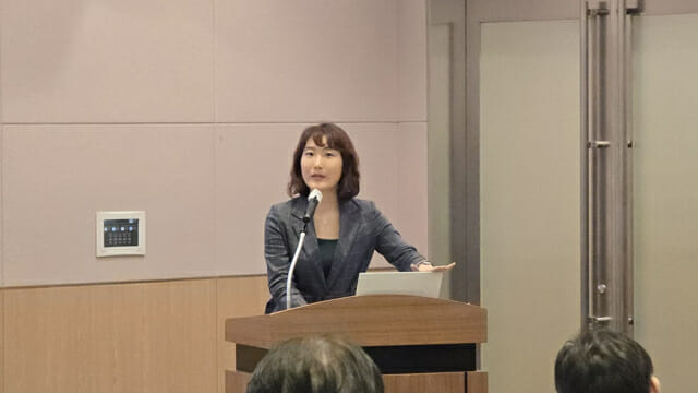 김현수 정보통신정책연구원 디지털플랫폼경제연구실장이 17일 열린 ‘플랫폼 시대의 법정책 과제와 대응 전략’ 세미나에서 발표하고 있다.