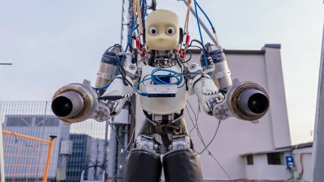 하늘 나는 휴머노이드 로봇 나왔다…"AI·제트 추진력으로 비행"