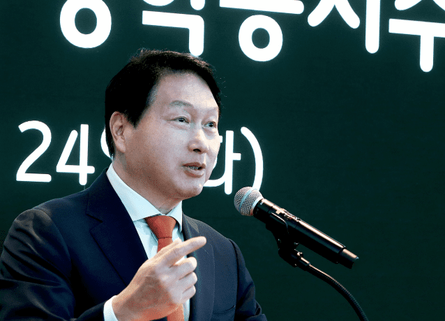 최태원 SK 회장 "사회서 받은 혜택 돌려줄 줄 알아야"