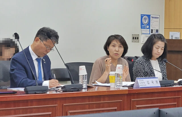 (좌측부터)  서영석 더불어민주당 의원, 김국희 건강보험심평원 약제관리실장, 김연숙 보건복지부 보험약제과장