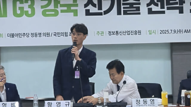 황영규 알체라 대표가 발표를 하고 있다.