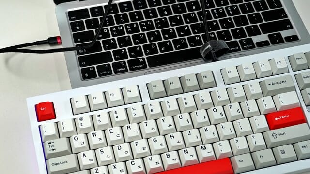 맥OS 모드 선택시 스페이스 바 왼쪽 기능키 3개 배열이 맥과 정확히 대응한다. (사진=지디넷코리아)