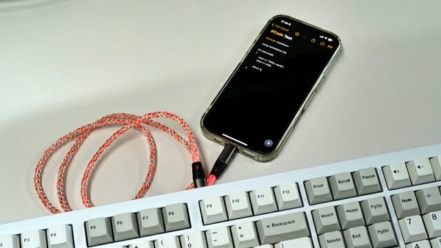 아이폰16 프로와 제품을 USB-C 케이블로 연결해도 바로 인식해 작동한다. (사진=지디넷코리아)