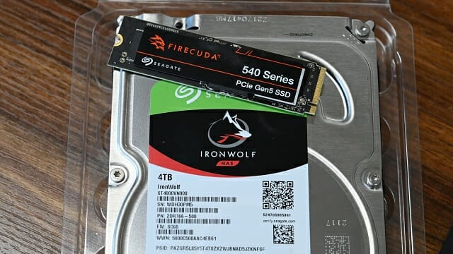 비(非) 시놀로지 HDD와 SSD는 호환성 목록에 없다는 이유로 인식에 실패했다. (사진=지디넷코리아)