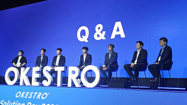 (왼쪽부터) 박소아 오케스트로 클라우드 대표, 서영석 솔루션전략본부장, 이유종 플랫폼개발본부장, 김영광 대표, 박의규 인공지능연구소장, 김성구 데브옵스개발본부장, 정재헌 오케스트로 AGI 대표