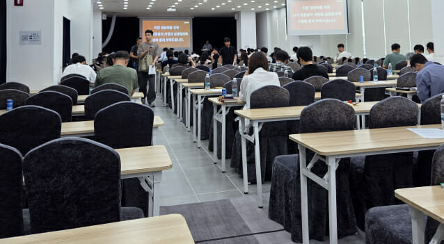 티몬 측이 영업 재개일 등 향후 계획과 비전을 명확히 제시하지 못하자 상당수 셀러들이 자리를 떠났다.