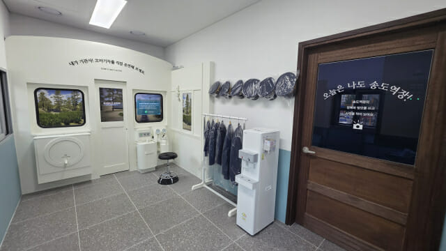 열차 운행 게임을 플레이하고 직접 역장, 승무원복을 입어볼수도 있다.