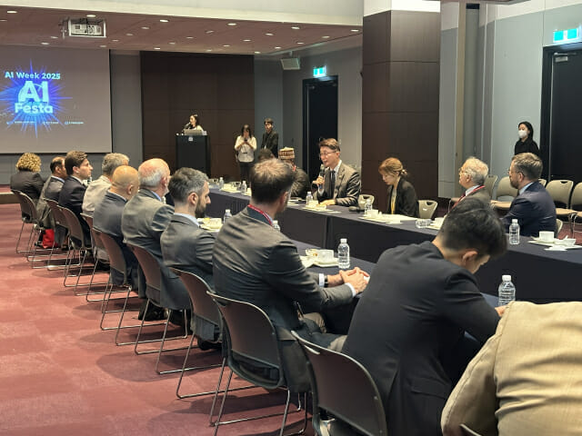 류 차관은 이어진 대사단과의 티타임에서 과기정통부의 변화와 계획을 공유했다.