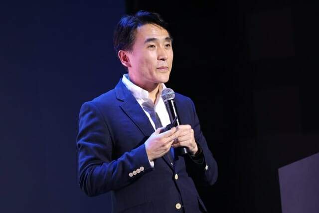 김태균 부사장이 강연을 통해 AI 시대 정서 능력의 중요성에 대해 설명하고 있다