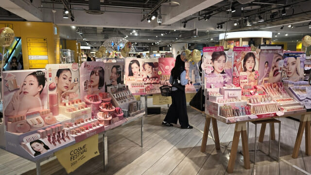일본 최대 규모 잡화 체인 로프트(LOFT) 2층 화장품 코너에 진열된 K뷰티 제품.