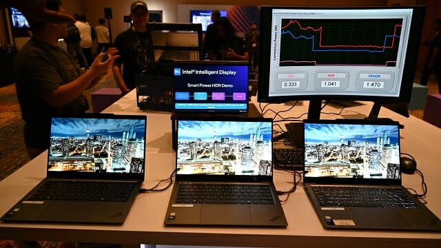 OLED 패널 전력 소모를 낮추는 스마트 파워 HDR 시연. (사진=지디넷코리아)