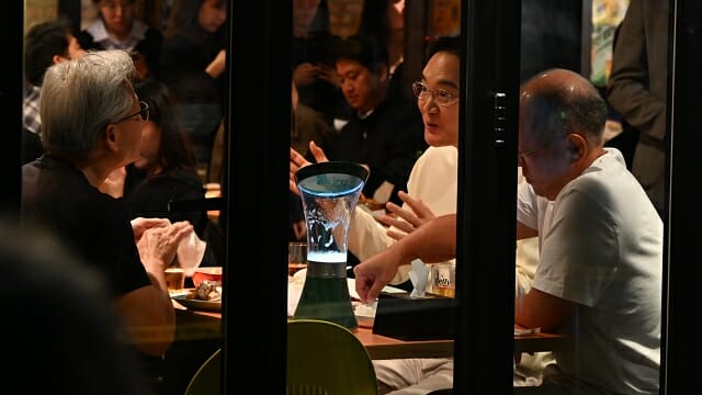 세 사람은 맥주와 소주를 섞은 소맥도 나눠마셨다. (사진=지디넷코리아)