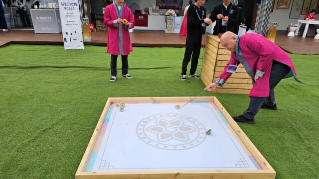 팽이치기 체험 존 (사진=지디넷코리아)