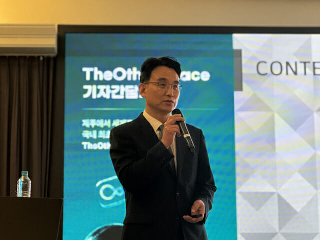 이춘성 틸론소프트 상무가 DaaS 장점을 설명하고 있다.