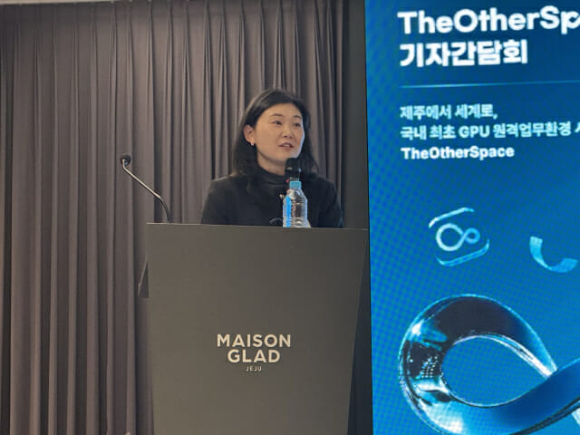 정주영 틸론소프트 PD가 '디아스(TheOtherSpace)'를 소개하고 있다.