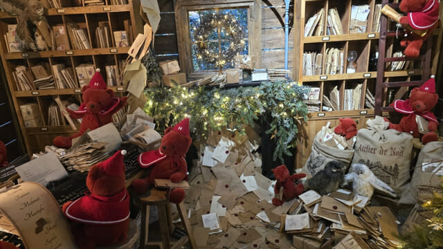 현대백화점 더현대 서울 5층 사운즈 포레스트에 조성된 '편지 공방'