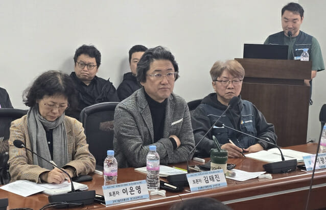 포스트-PBS 정책 토론회에  참석한 이은영 과기정통부 정책관과 김태진 IITP 수석연구위원, 이광오 과기노조 정책위원장.