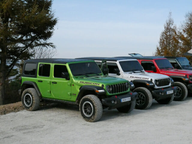 [타보고서] 험난한 흙길도 거침없이…군용차 DNA '지프 랭글러'