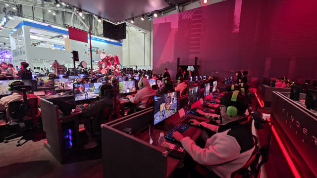 엔씨 '신더시티', 멸망한 강남의 몰입감 '압권'…'손맛'은 과제