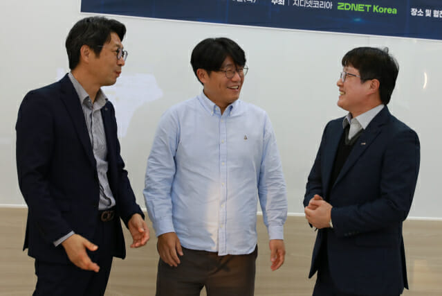 왼쪽부터 박현철 UIPA 디지털융합본부장, 김대환 울산대학교 SW성과확산센터장, 유대승 ETRI 울산지능화융합연구실장.