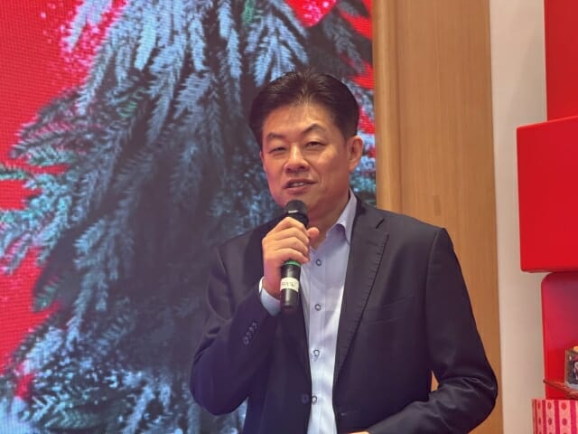 전진경 BR 랩 전무가 신제품에 대해 설명하고 있다