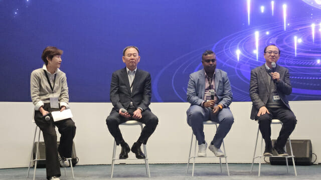 (왼쪽부터) ECS텔레콤 이주영 상무, 현해남 대표, 해링턴 부사장, 류기동 상무 (사진=한정호 기자)