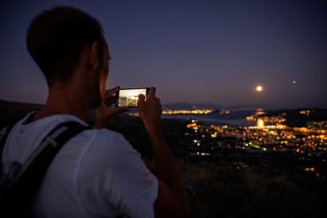스마트폰으로 찍은 '달' 사진이 안 예쁜 이유
