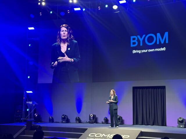 기조 강연이 진행 중인 컴업 2025 현장